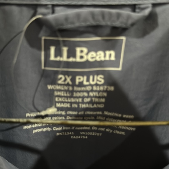 LL Bean Ladies Mountain Classic Jacket - Picture 2 of 4